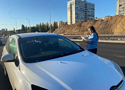 У автомобилистки забрали иномарку прямо на Остужевсоком кольце в Воронеже 
