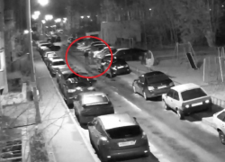 Опубликовано видео, как режут колеса машины в Воронеже