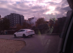 Заброшенный частный дом загорелся в центре Воронежа 