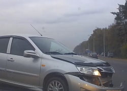 Нервный лихач на "Лада Гранта" после опасного маневра попал в ДТП в Воронеже