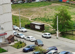 Незаконный киоск появился на территории детского сада в воронежском ЖК