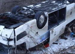 Рейсовый автобус вылетел в кювет на трассе под Воронежем