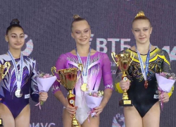 Чемпионат России в Сочи выиграла воронежская красавица-гимнастка Ангелина Мельникова