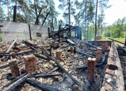 Бывшая турбаза, где когда-то «кипела жизнь», сгорела на окраине Воронежа