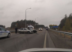 Опасный маневр иномарки отправил в больницу жительницу Воронежа