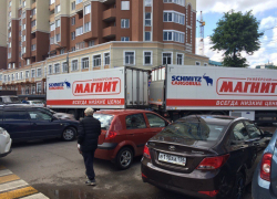 Огромная фура заблокировала проезд в центре Воронежа