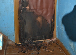 Ночной пожар на улице Переверткина в Воронеже уничтожил входную дверь