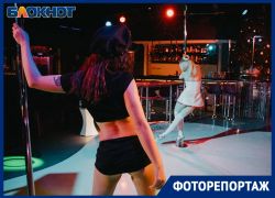Жизнь стриптизерш на сцене и за кулисами показали в Воронеже