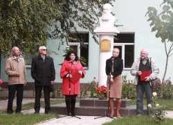 Училищу в Воронежской области присвоили имя «Знакомого незнакомца»