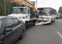 Стали известны подробности столкновения автобуса с грузовиком и иномаркой в Воронеже