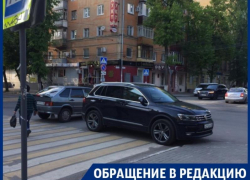 Volkswagen дерзко отличился автохамством на перекрестке в Воронеже