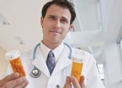 Врачи воронежской больницы продавали пациентам бесплатные лекарства