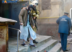 18 человек и 5 спецмашин тушили полыхающую многоэтажку в Воронежской области