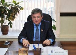 Дуэтом Audi Q7 похвастались единорос Александр Чистяков и его жена