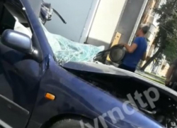 Место водителя превратилось в груду металла после ДТП в Воронеже