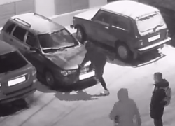 Компания юных воронежцев устроила зверство в подъезде, а потом и во дворе