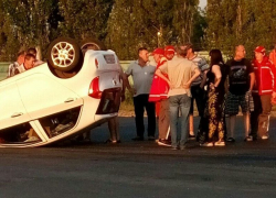 Перевернутая иномарка на Красном Октябре в Воронеже взорвала социальную сеть
