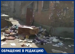 «Люди творят беспредел»: воронежцы пожаловались на соседей, выбрасывающих мусор в окно