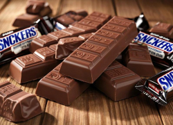 Шоколадки Snickers и жвачки Orbit исчезнут из магазинов «Пятерочки» и «Перекрестка»