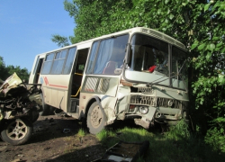 Под Воронежем в столкновении автобуса с ВАЗом погибла 50-летняя женщина