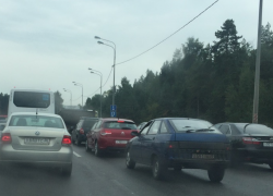 Воронежские автомобилисты встали в огромную утреннюю пробку