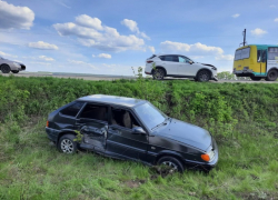 Последствия выезда на «встречку» 20-летней автоледи показали на фото в Воронеже