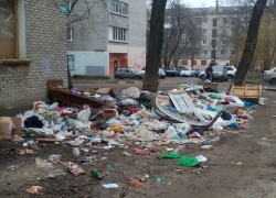 На левом берегу Воронежа люди встретят Рождество среди тонны помоев