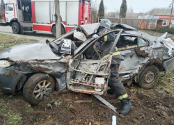 Водитель погиб после столкновения с газовой трубой в Воронежской области