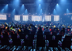 Рэпер ST и слепое оливье: как прошел новогодний концерт в Москве, посвященный премьере «Ландышей» 