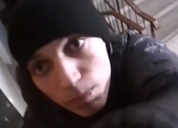 Камера видеонаблюдения сняла, как ее воруют двое воронежских гопников