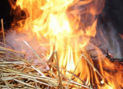 Не попавший на свадьбу воронежец из мести поджег 40 тюков сена 