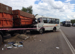 Воронежские медики сообщили о состоянии пассажиров автобуса попавших под КамАЗ