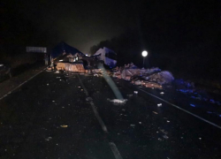 Следователи занялись смертельной аварией с фурой и автобусом в Воронежской области  