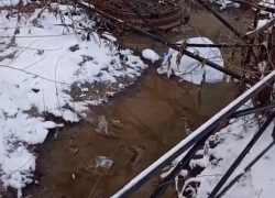 Мощный фекальный потоп сняли на видео на зимней дороге в Воронеже