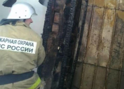 В Воронеже на Ленинградской в очередной раз загорелись хозпостройки