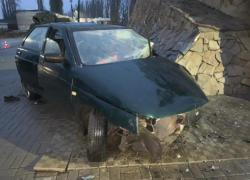Пьяный автомобилист заехал на постамент памятника в Воронежской области