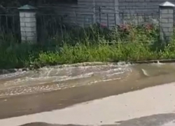 Мощный порыв водопровода произошел в частном секторе Воронежа