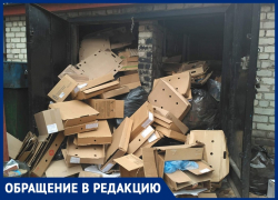 Помойка захватила двор в центре Воронежа