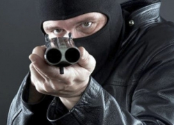 В Воронеже мужчина с обрезом ограбил магазин 