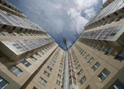 Мужчина упал с 9 этажа на машину в Воронеже 