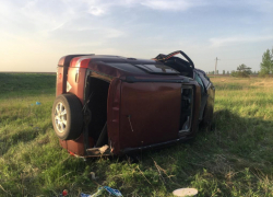 Последствия смертельного опрокидывания на трассе показала на фото воронежская полиция