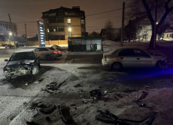 Две женщины попали в больницу после лобового ДТП на Краснознаменной в Воронеже