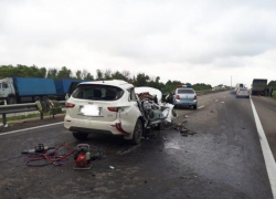 Москвичи на элитном Infiniti погибли в массовом ДТП в Воронежской области