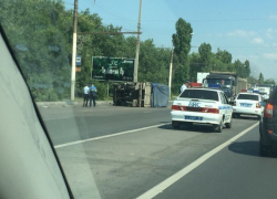 Из-за тройной аварии с дорогим авто на Вогрэсовском мосту в Воронеже образовалась жуткая пробка