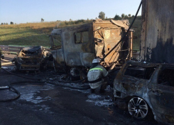 Опубликованы жуткие снимки с места ДТП с участием 34 автомобилей в Воронежской области