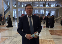 Доходом в 300 тыс в месяц и отсутствием собственности похвастался единорос Головин