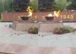 На мемориале Великой Отечественной войны в Воронеже неизвестные сожгли цветы