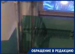 Воронежец обнаружил обрезанную трубу отопления в собственном подъезде
