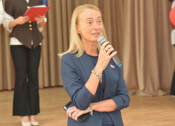 Юлия Попова поздравила воронежских школьников с 1 сентября и оценила ремонт школы искусств 