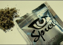 Полицейский за хранение «спайсов» отделался увольнением и условным сроком 